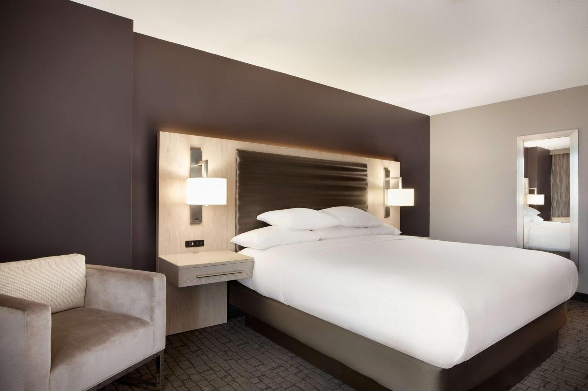 Embassy Suites By Hilton Charlotte Uptown Экстерьер фото