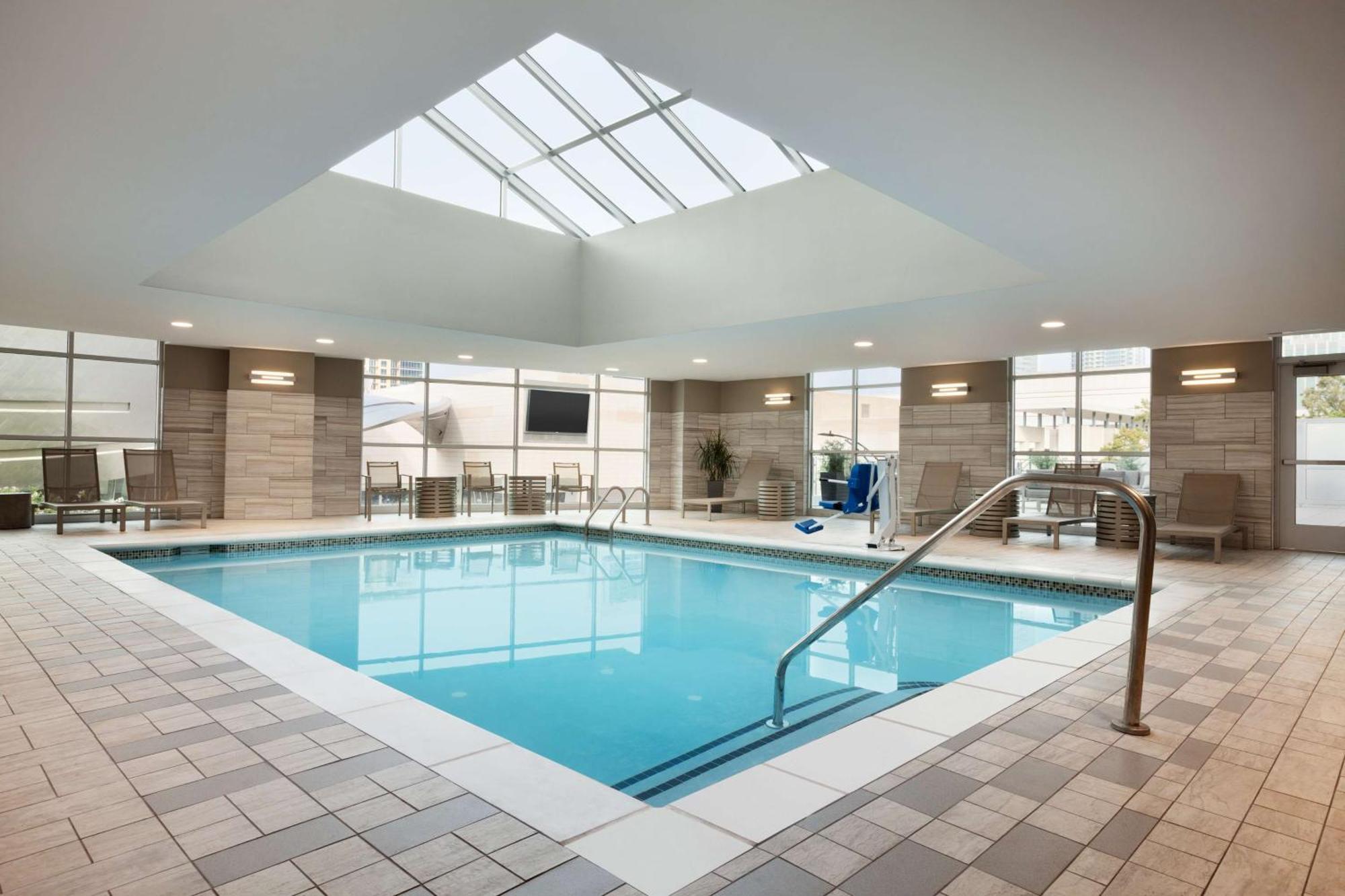 Embassy Suites By Hilton Charlotte Uptown Экстерьер фото