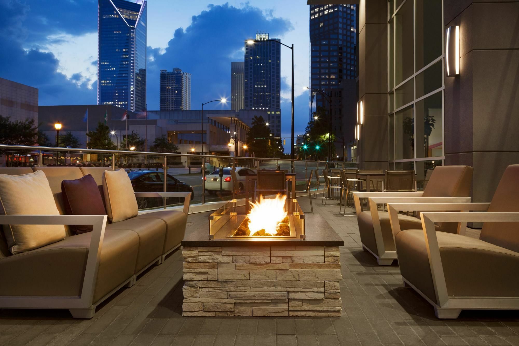 Embassy Suites By Hilton Charlotte Uptown Экстерьер фото